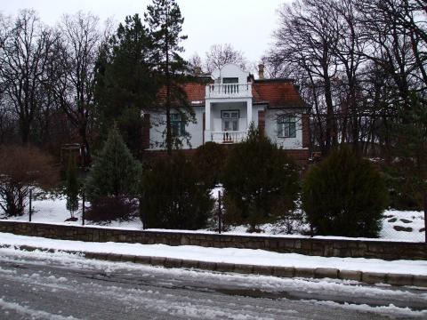 Káptalanfüred története - Káptalanfüred, Petőfi tér 7., Épült 1933-34-ben Polniczky Lipót Győr-Moson-Sopron megyei főispán